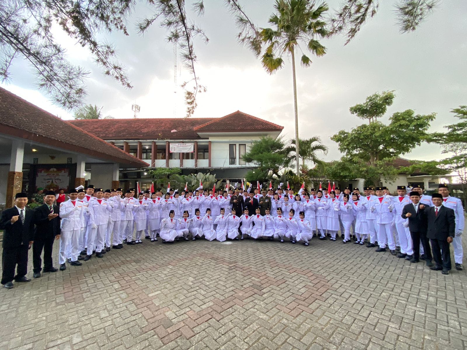 Kades Kembiritan Hadiri Pengukuhan Paskibraka Kecamatan Genteng: Siap Kibarkan Merah Putih di RTH Maron