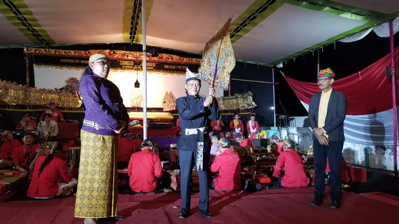 Lestarikan Budaya, Pagelaran Wayang Kulit Ki Juwito Gendeng Puncaki Peringatan HUT RI ke-80 di Desa Kembiritan