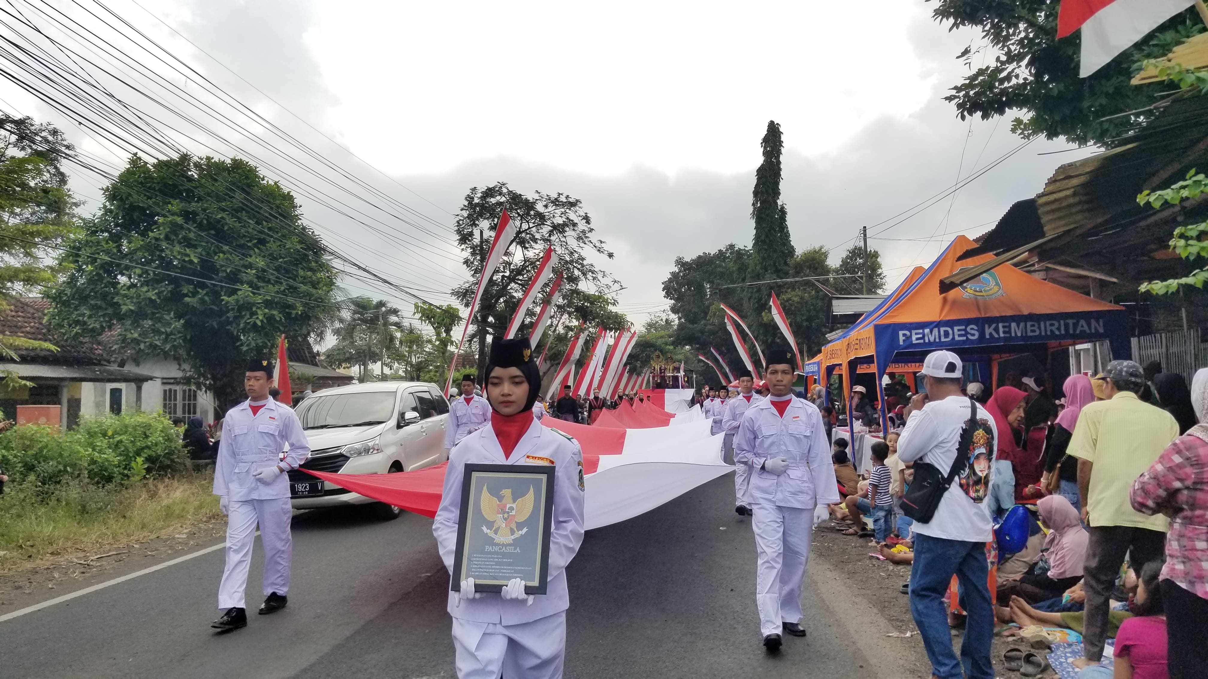Kemeriahan dan Ketertiban Warnai Pawai Budaya Karnaval Desa Kembiritan